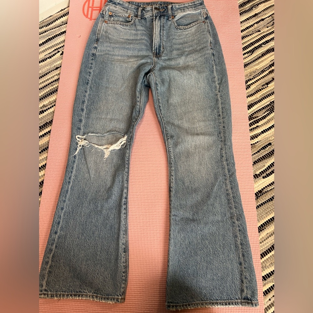 American Eagle stretch high wasted ripped jeans size 6 short